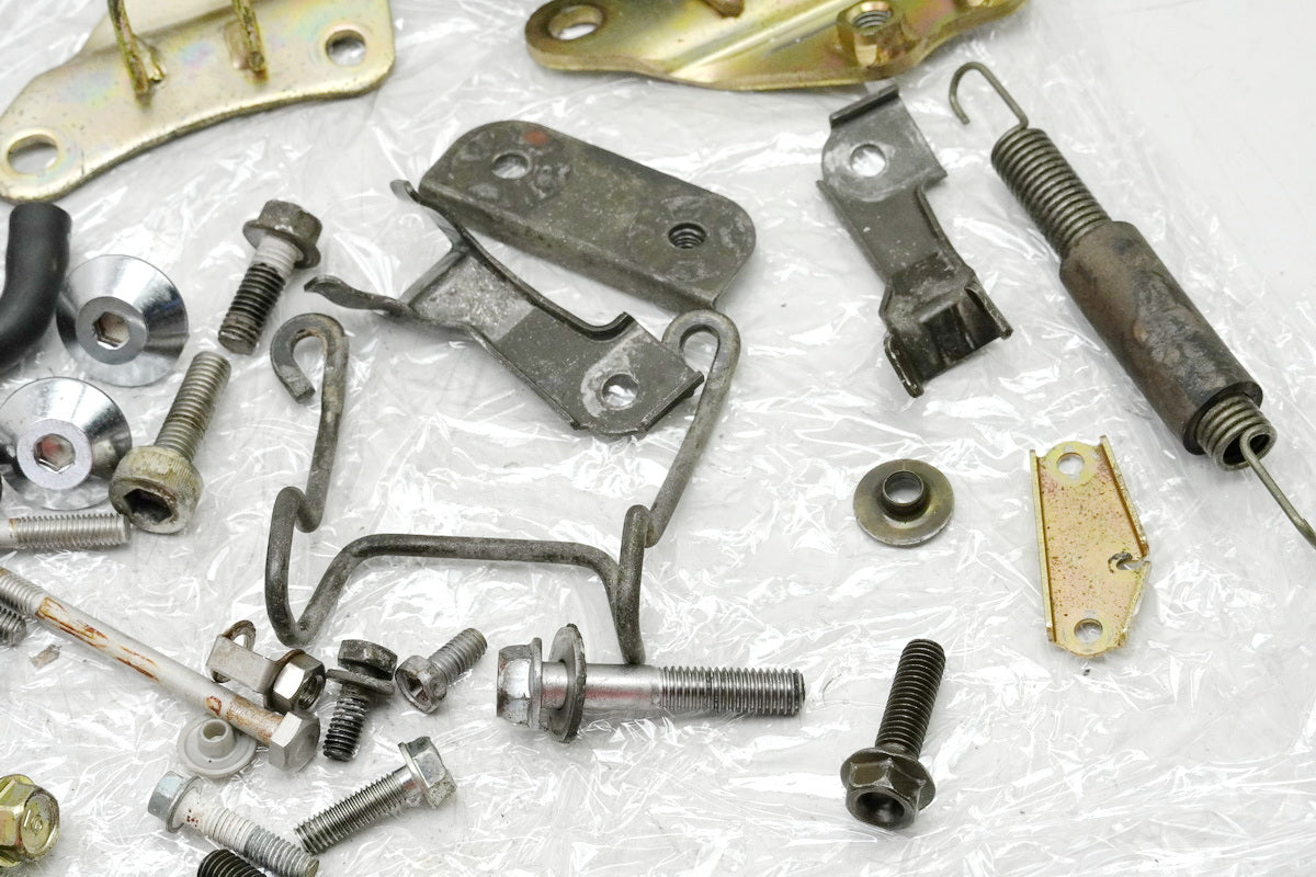 HONDA CB 750 RC42 SEVENFIFTY Tornillos y piezas pequeñas Soporte (para chasis)