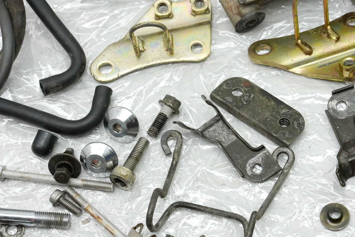 HONDA CB 750 RC42 SEVENFIFTY Tornillos y piezas pequeñas Soporte (para chasis)