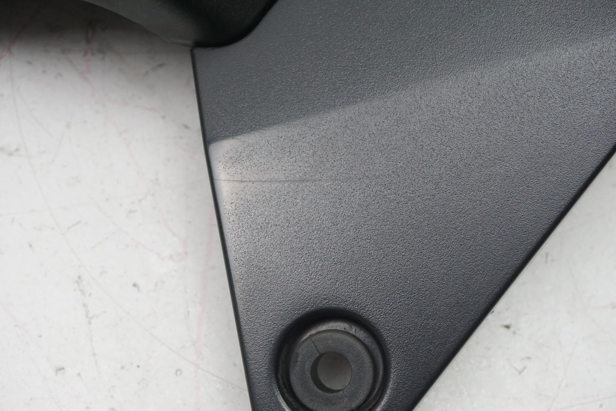 Suzuki GSX 1400 WVBN Seitendeckel links Abdeckung Cover Blende Verkleidung