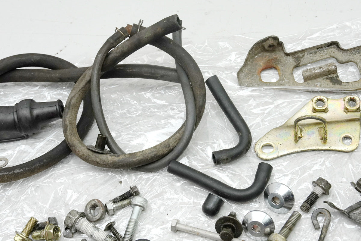 HONDA CB 750 RC42 SEVENFIFTY Tornillos y piezas pequeñas Soporte (para chasis)