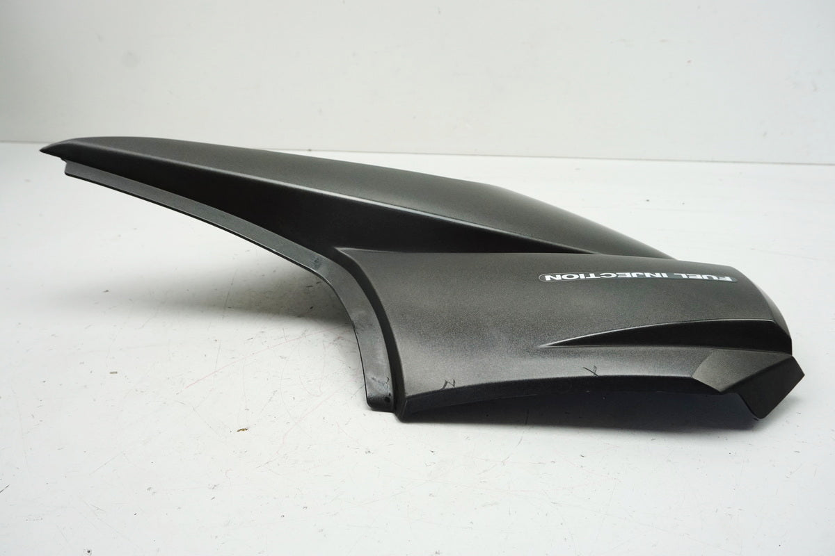 Suzuki GSX 1400 WVBN Seitendeckel links Abdeckung Cover Blende Verkleidung