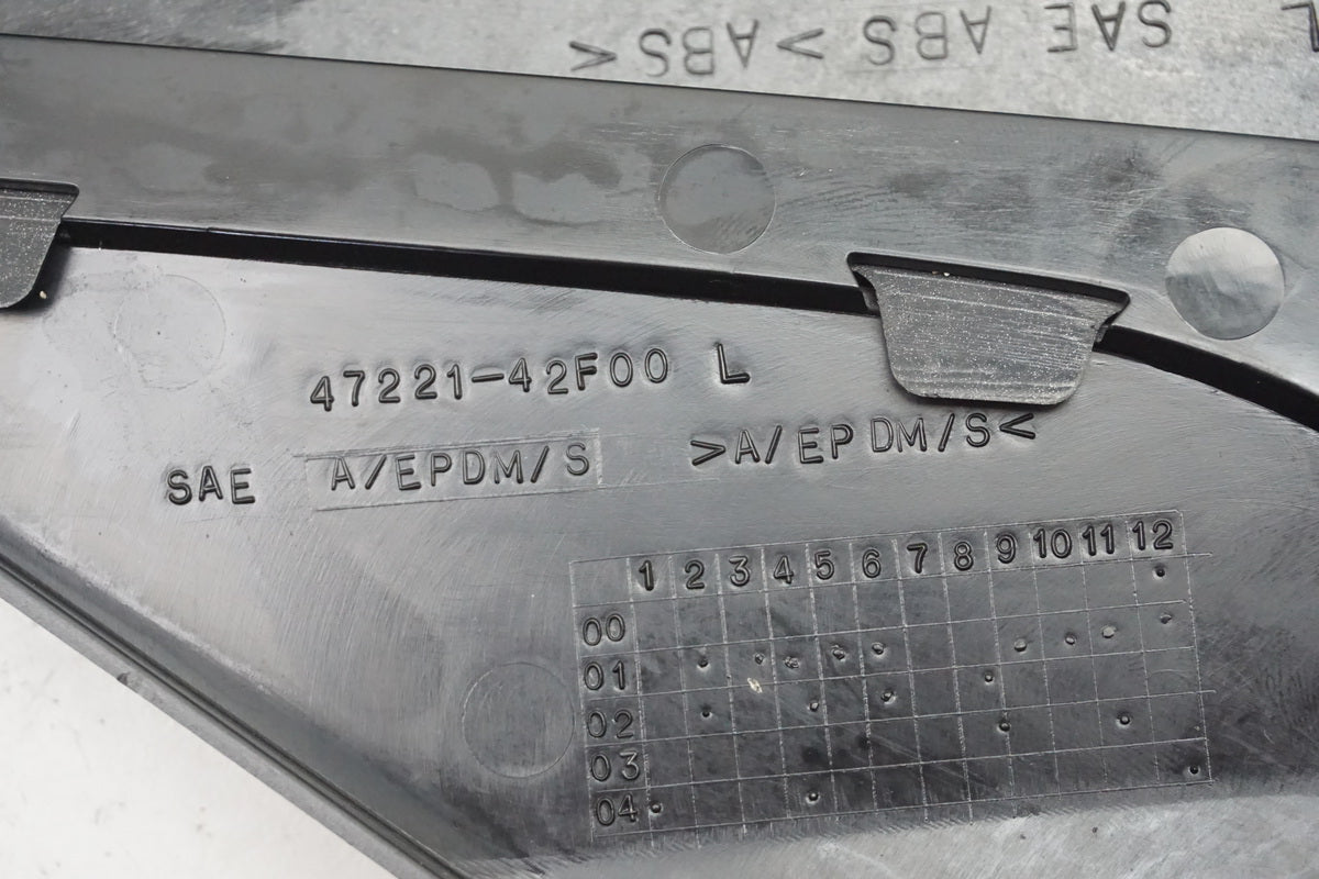 Suzuki GSX 1400 WVBN Seitendeckel links Abdeckung Cover Blende Verkleidung