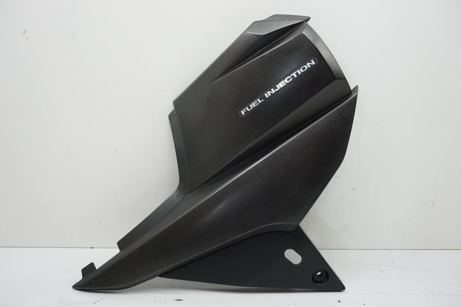 Suzuki GSX 1400 WVBN Tapa lateral derecha Cubierta Embellecedor Carenado