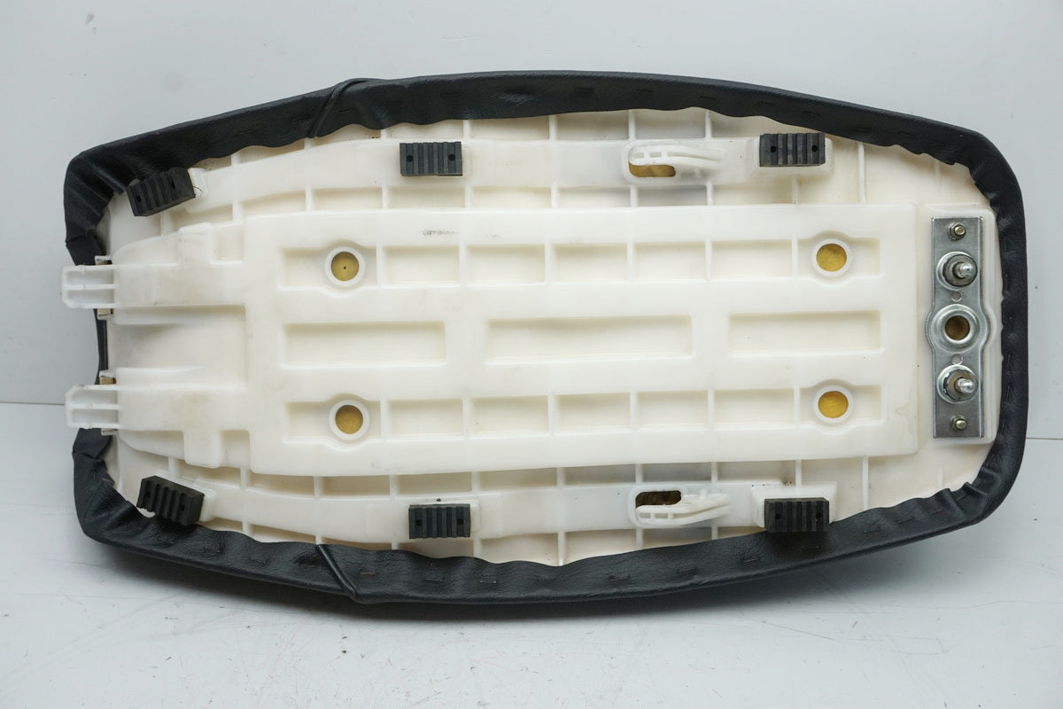 Suzuki GSX 1400 WVBN Sitzbank Sitz Seat
