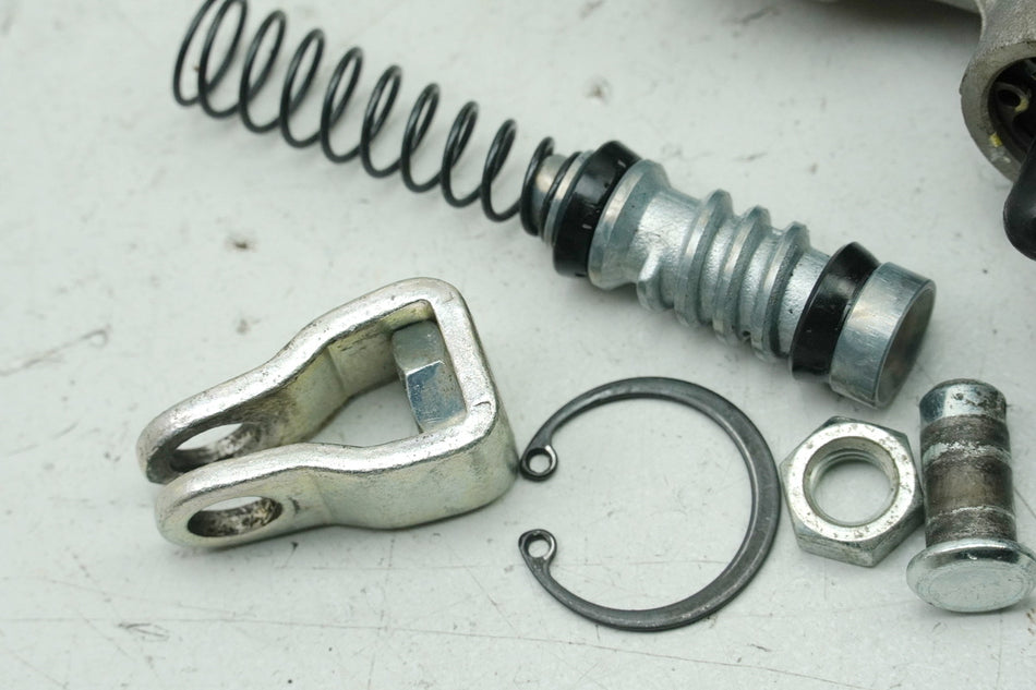 KAWASAKI Z 650 ER650HA2 Bremszylinder hinten Bremspumpe Fußbremszylinder