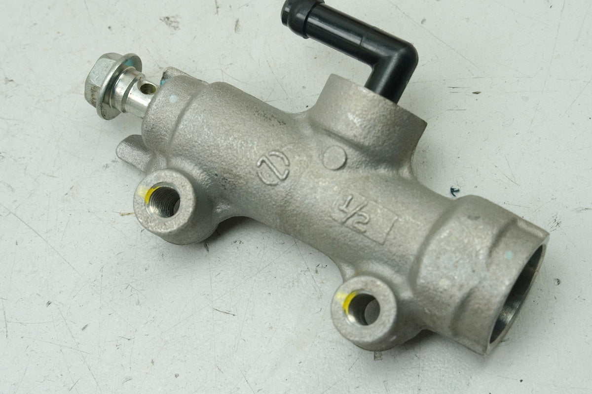 KAWASAKI Z 650 ER650HA2 Rear Brake Master Cylinder Foot Brake Cylinder