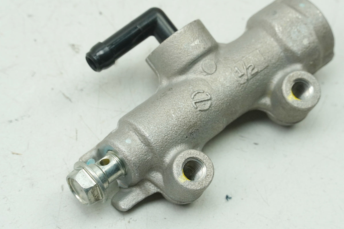 KAWASAKI Z 650 ER650HA2 Rear Brake Master Cylinder Foot Brake Cylinder
