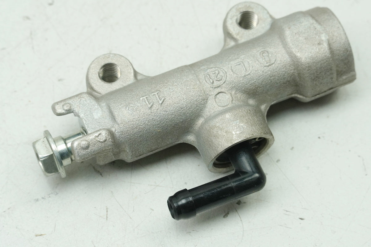 KAWASAKI Z 650 ER650HA2 Rear Brake Master Cylinder Foot Brake Cylinder
