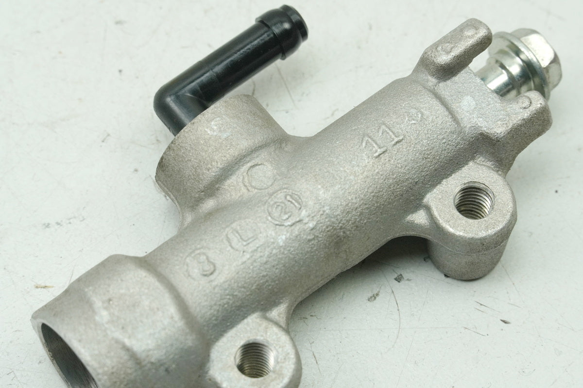 KAWASAKI Z 650 ER650HA2 Rear Brake Master Cylinder Foot Brake Cylinder