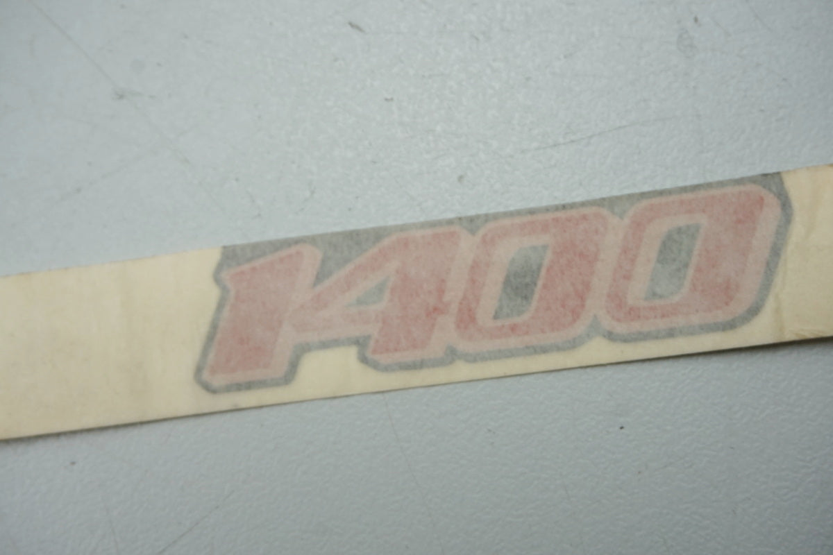 Pegatina de emblema original Suzuki 68131-38B00-7VG VS1400 - NUEVA