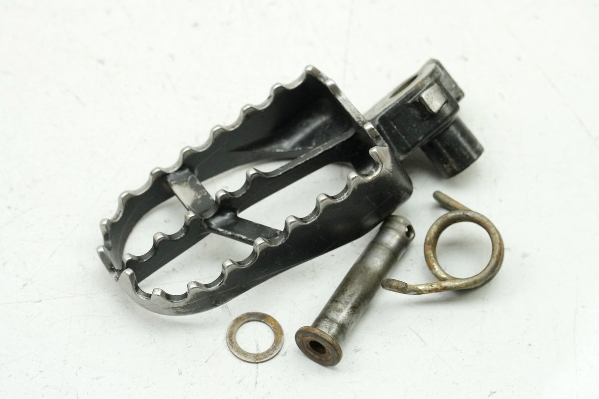 YAMAHA YZ 426 F 5BE Footpeg Rider left Footrest