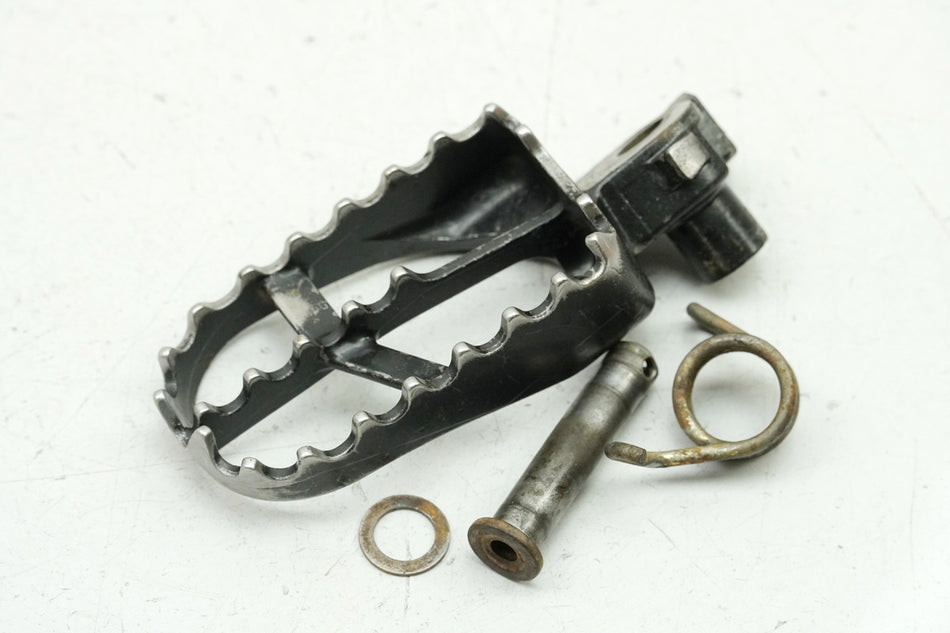 YAMAHA YZ 426 F 5BE Footpeg Rider left Footrest