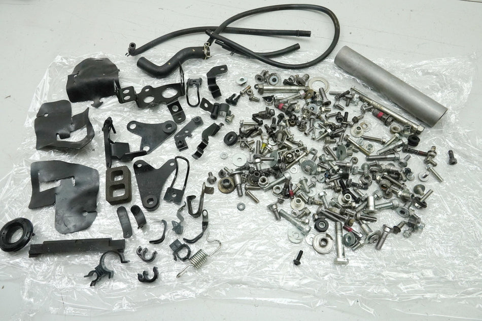 KAWASAKI Z 650 ER650HA2 Schrauben Kleinteile Halter Muttern (Rahmen Verkleidung)
