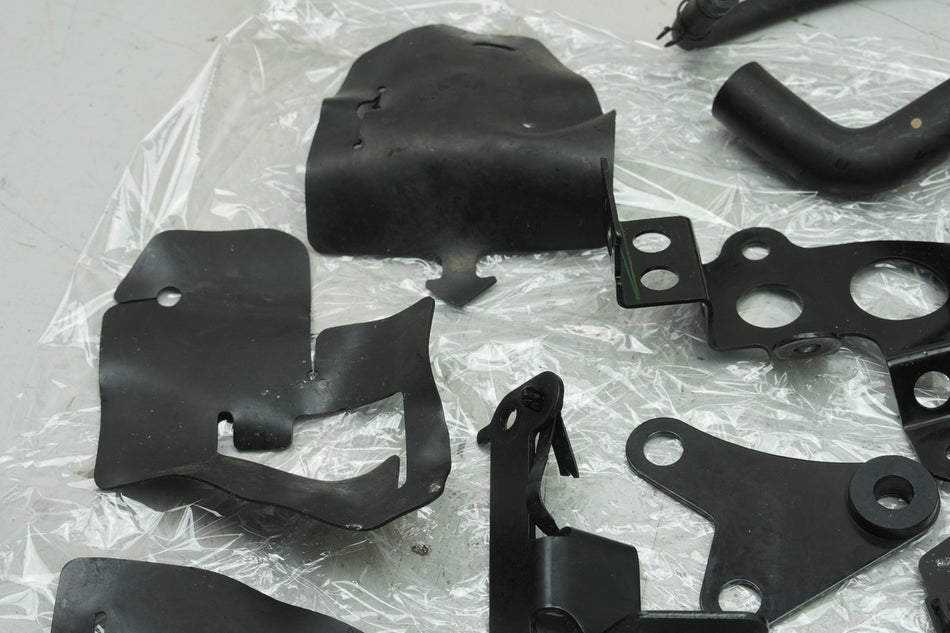 KAWASAKI Z 650 ER650HA2 Schrauben Kleinteile Halter Muttern (Rahmen Verkleidung)