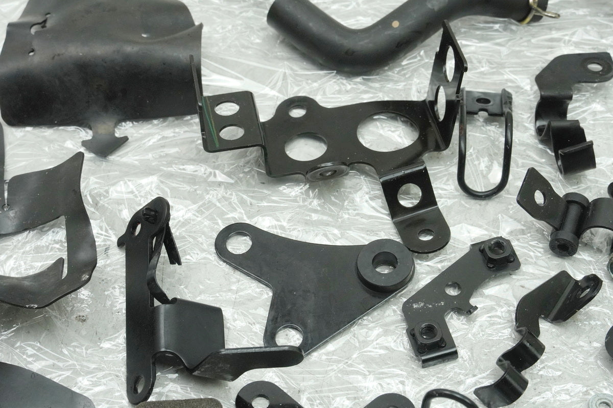 KAWASAKI Z 650 ER650HA2 Tornillos Piezas pequeñas Soporte Tuercas (Bastidor Carenado)