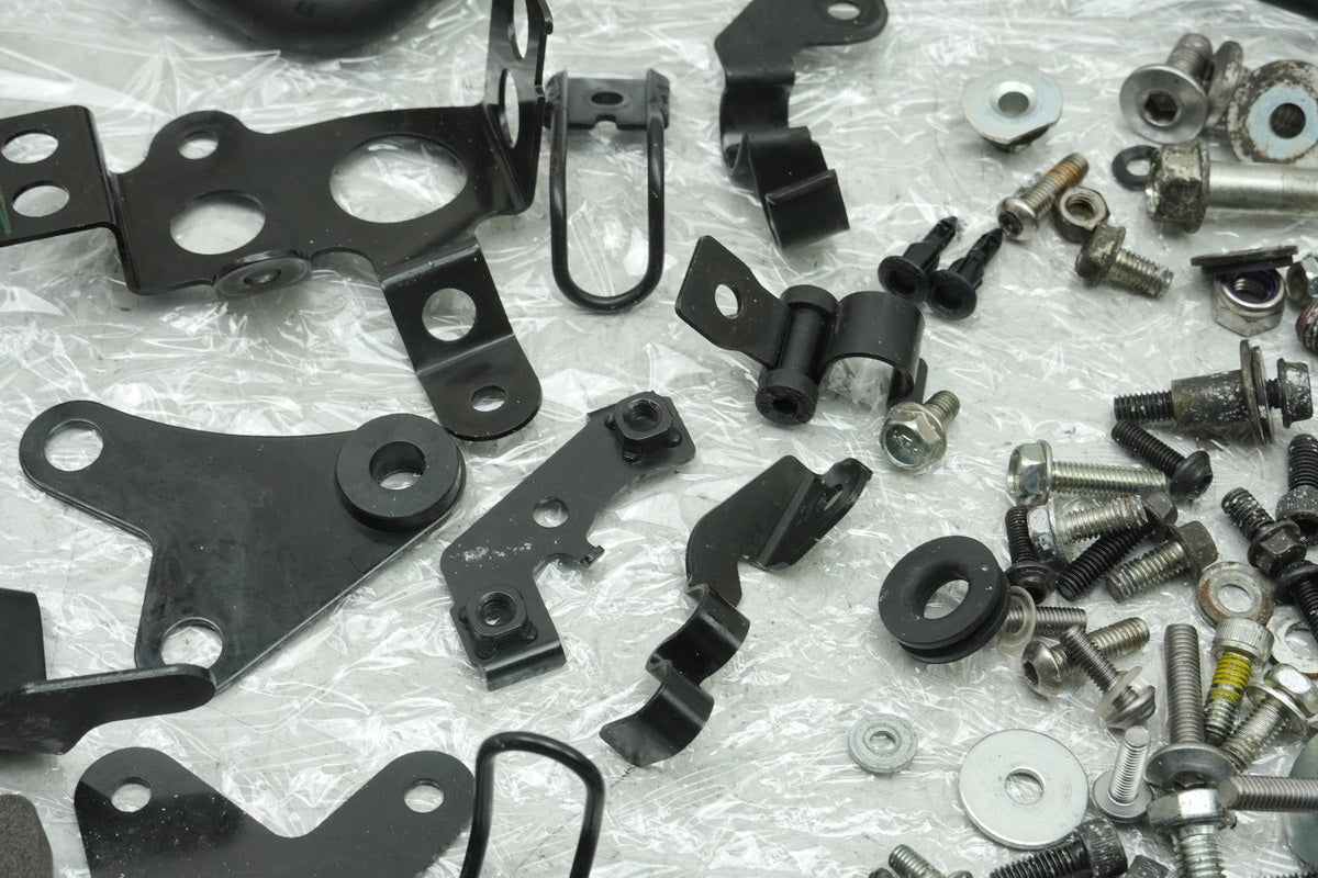 KAWASAKI Z 650 ER650HA2 Tornillos Piezas pequeñas Soporte Tuercas (Bastidor Carenado)