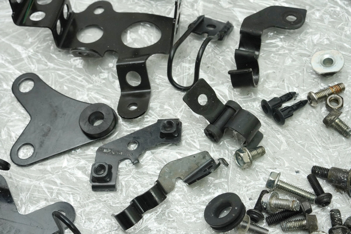 KAWASAKI Z 650 ER650HA2 Tornillos Piezas pequeñas Soporte Tuercas (Bastidor Carenado)