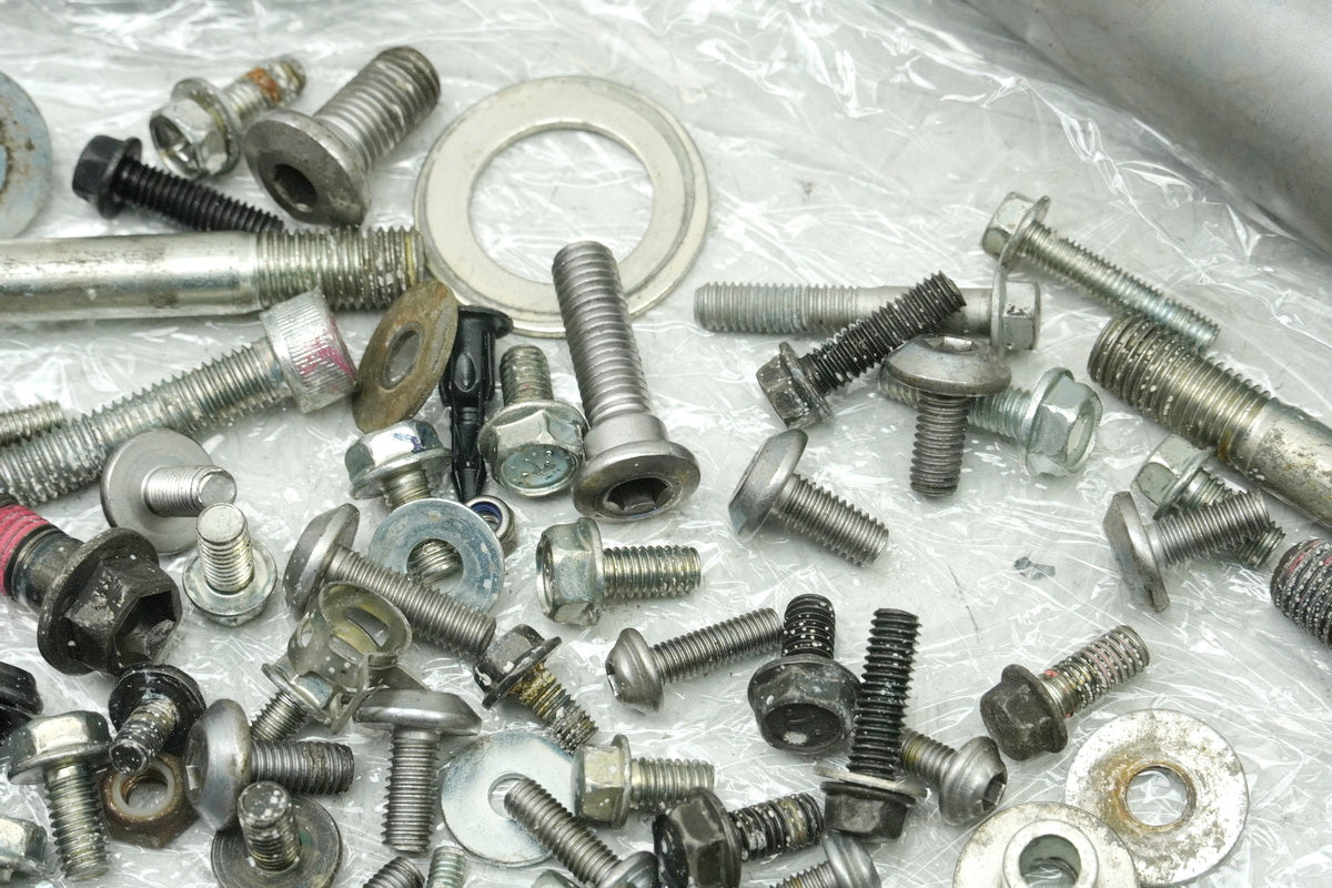 KAWASAKI Z 650 ER650HA2 Tornillos Piezas pequeñas Soporte Tuercas (Bastidor Carenado)