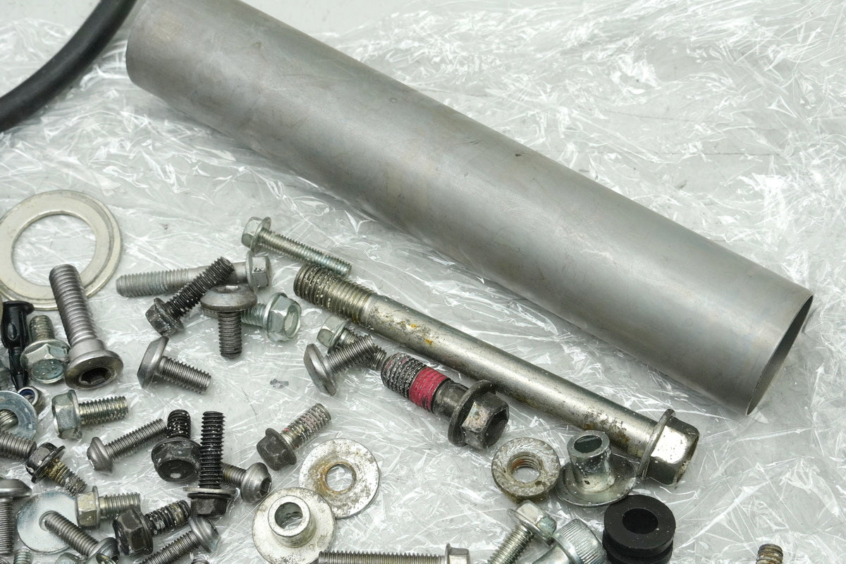 KAWASAKI Z 650 ER650HA2 Tornillos Piezas pequeñas Soporte Tuercas (Bastidor Carenado)