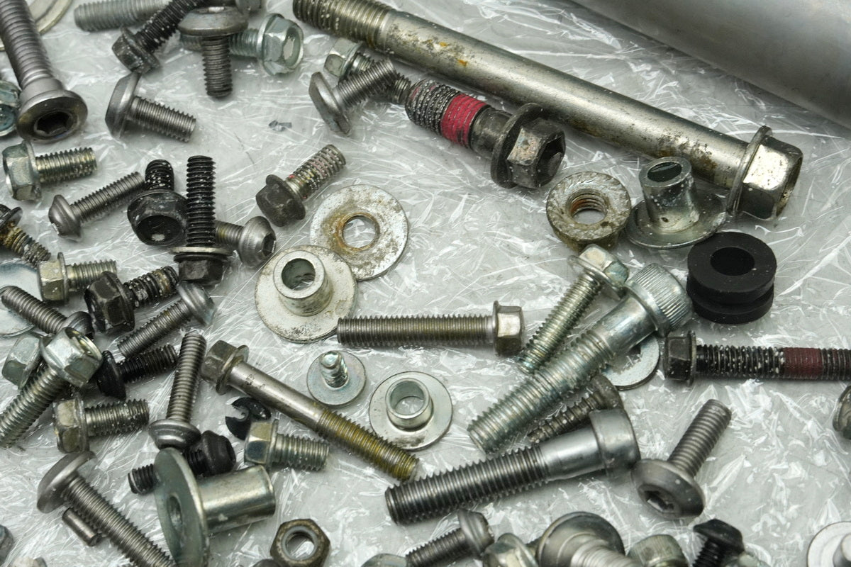 KAWASAKI Z 650 ER650HA2 Tornillos Piezas pequeñas Soporte Tuercas (Bastidor Carenado)