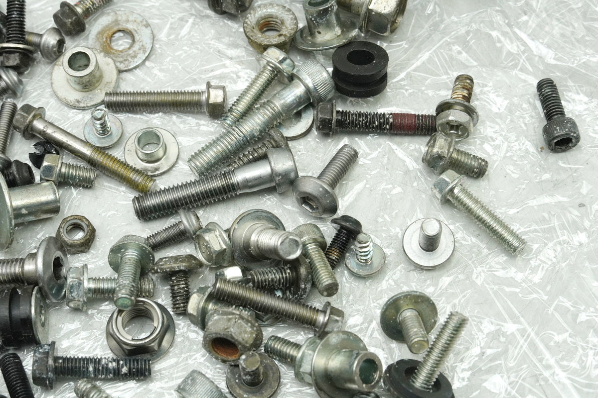 KAWASAKI Z 650 ER650HA2 Tornillos Piezas pequeñas Soporte Tuercas (Bastidor Carenado)
