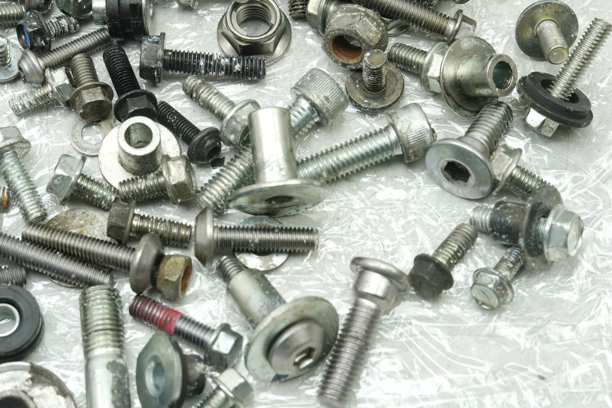 KAWASAKI Z 650 ER650HA2 Tornillos Piezas pequeñas Soporte Tuercas (Bastidor Carenado)