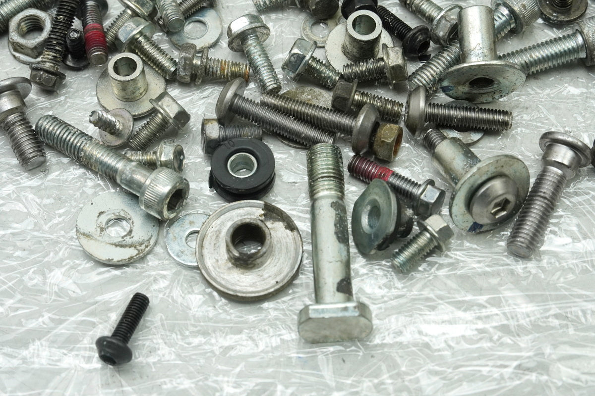 KAWASAKI Z 650 ER650HA2 Tornillos Piezas pequeñas Soporte Tuercas (Bastidor Carenado)