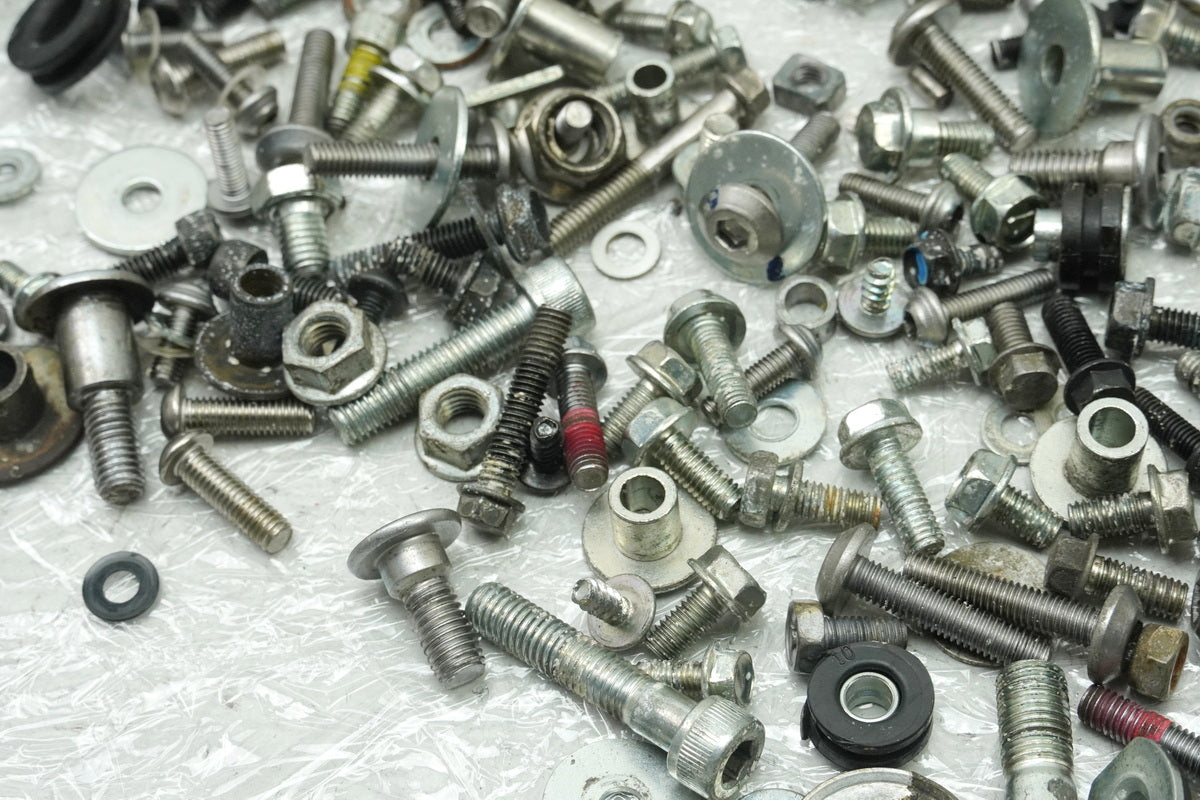 KAWASAKI Z 650 ER650HA2 Tornillos Piezas pequeñas Soporte Tuercas (Bastidor Carenado)