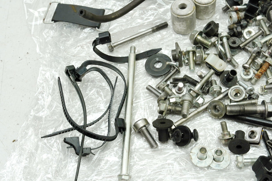 HONDA CBF 1000 ABS SC58 Schrauben & Kleinteile (für Rahmen Verkleidung Fahrwerk)