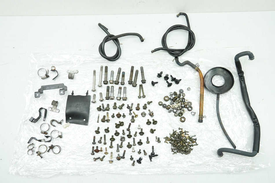 KYMCO PEOPLE GT 300 i V4 Tornillos y piezas pequeñas (para el carenado del chasis)