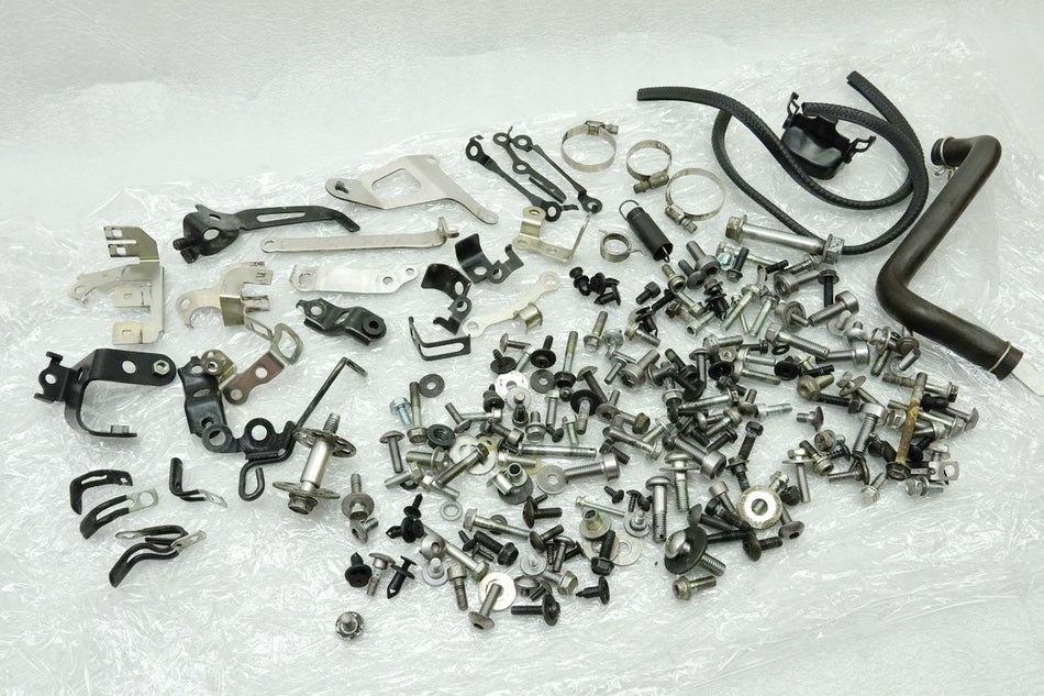 HONDA CBR 600 RR PC40 Tornillos Piezas pequeñas Soportes Tuercas (para bastidor) 07-13