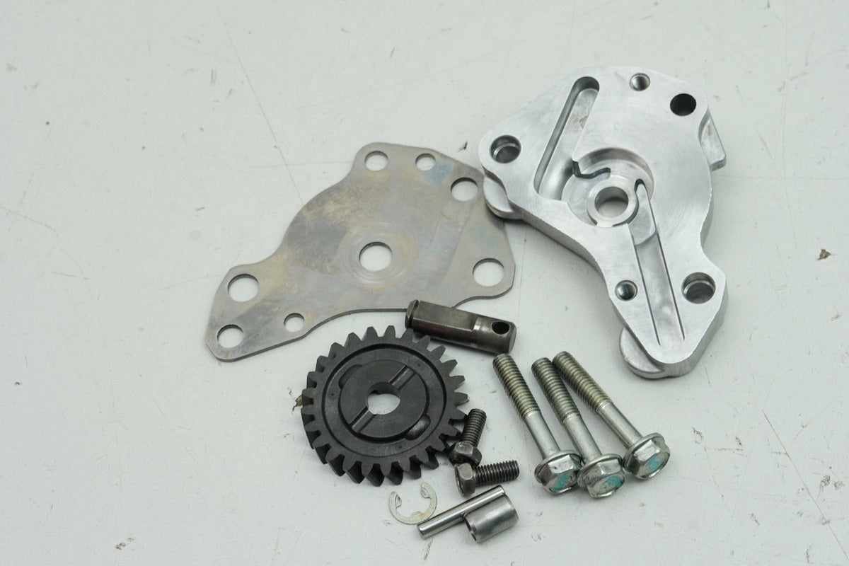 HONDA CB 125 R JC91 Ölpumpe Gehäuse Zahnrad Welle (für Motor)