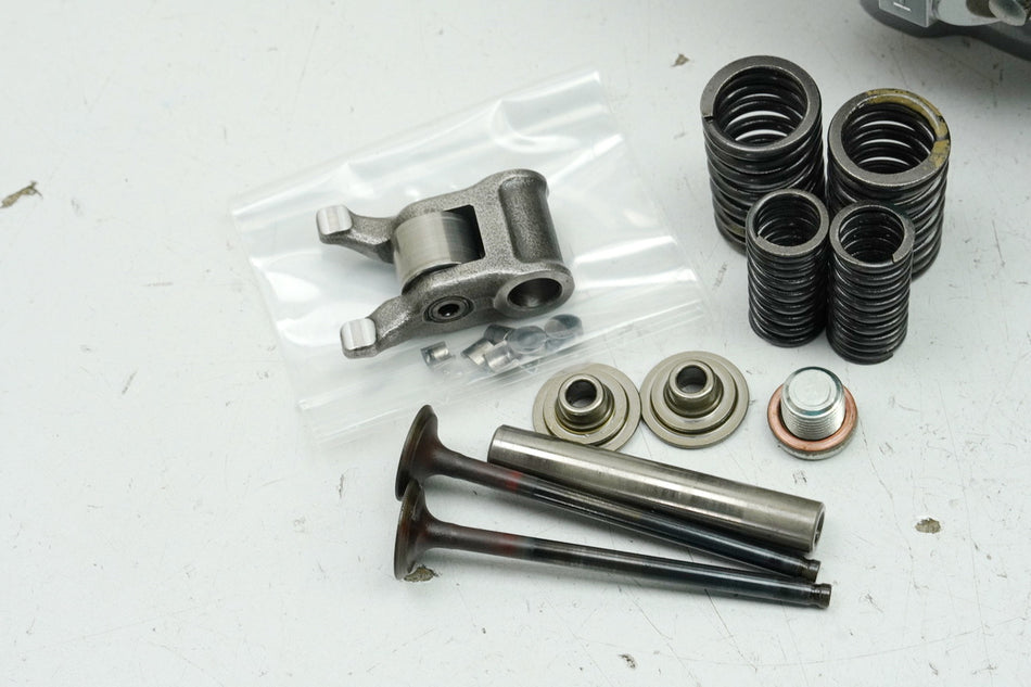 HONDA CB 125 R JC91 Culata Válvulas de admisión y escape Balancines (para motor)