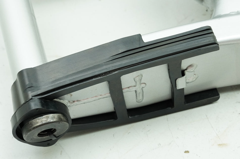 SUZUKI GSX 600 F AJ Schwinge Hinterradschwinge Swingarm 98-02
