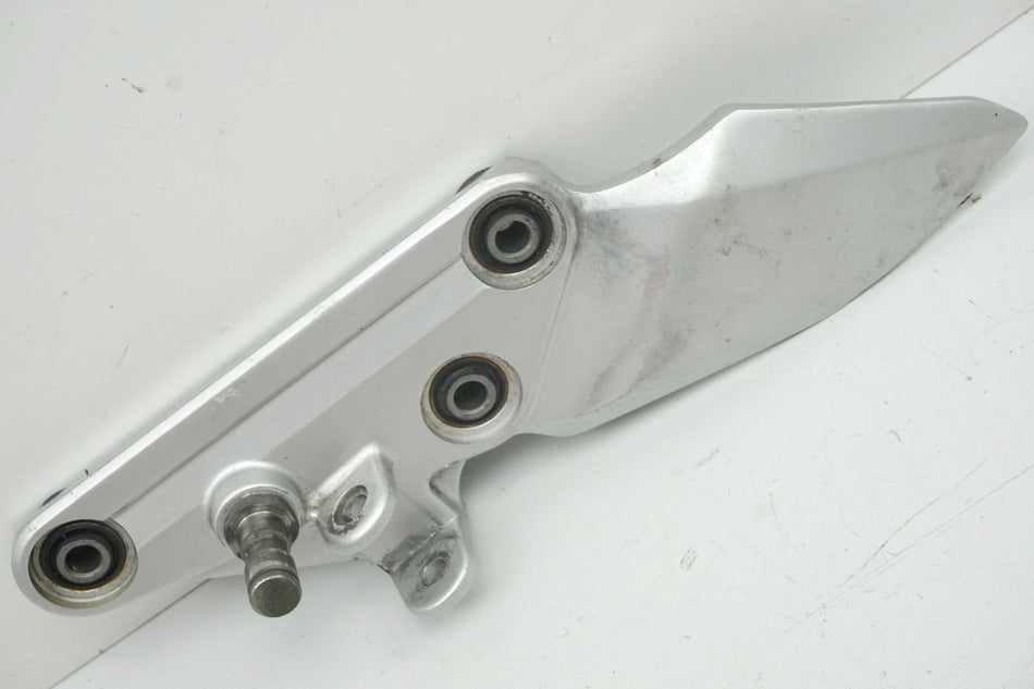 Suzuki GSX 1400 WVBN Fußrastenplatte Fahrer links Halter Fußraste Träger