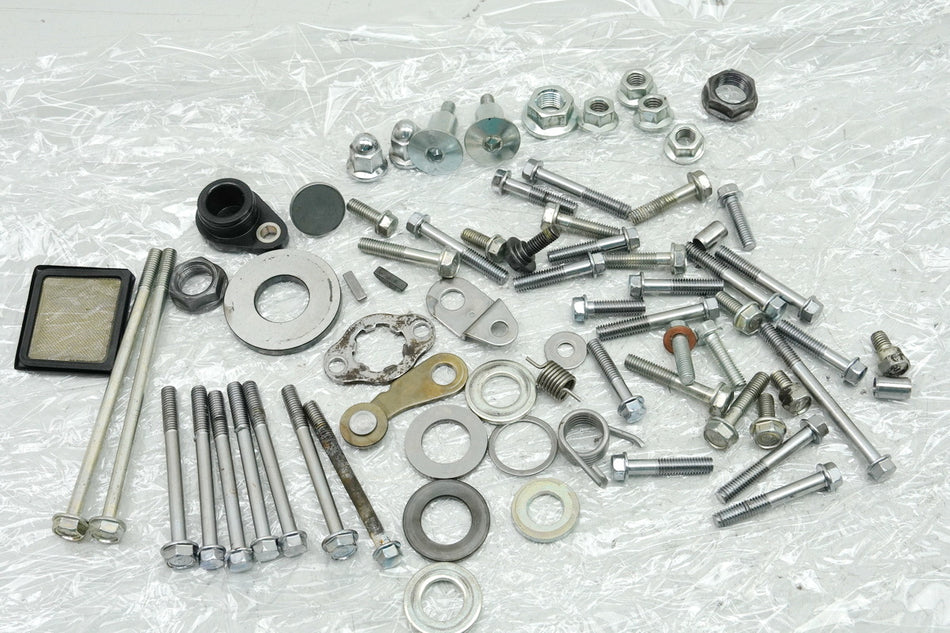 HONDA CB 125 R JC91 Schrauben Kleinteile Muttern für Motor Motordeckel Zylinder