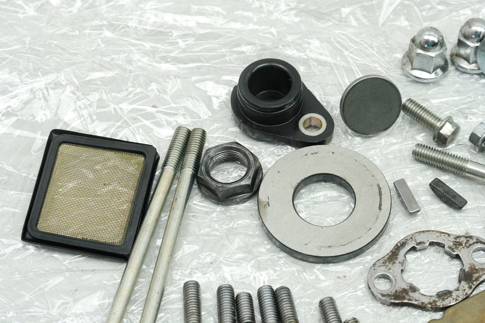 HONDA CB 125 R JC91 Schrauben Kleinteile Muttern für Motor Motordeckel Zylinder