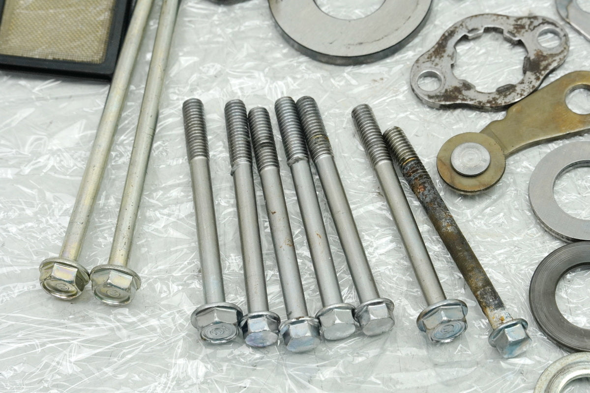 HONDA CB 125 R JC91 Schrauben Kleinteile Muttern für Motor Motordeckel Zylinder