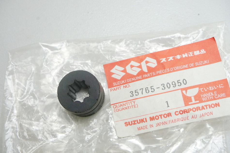 Suzuki Rubber Damper Holder for Taillight original 35765-30950 DR GS TS - NEW
