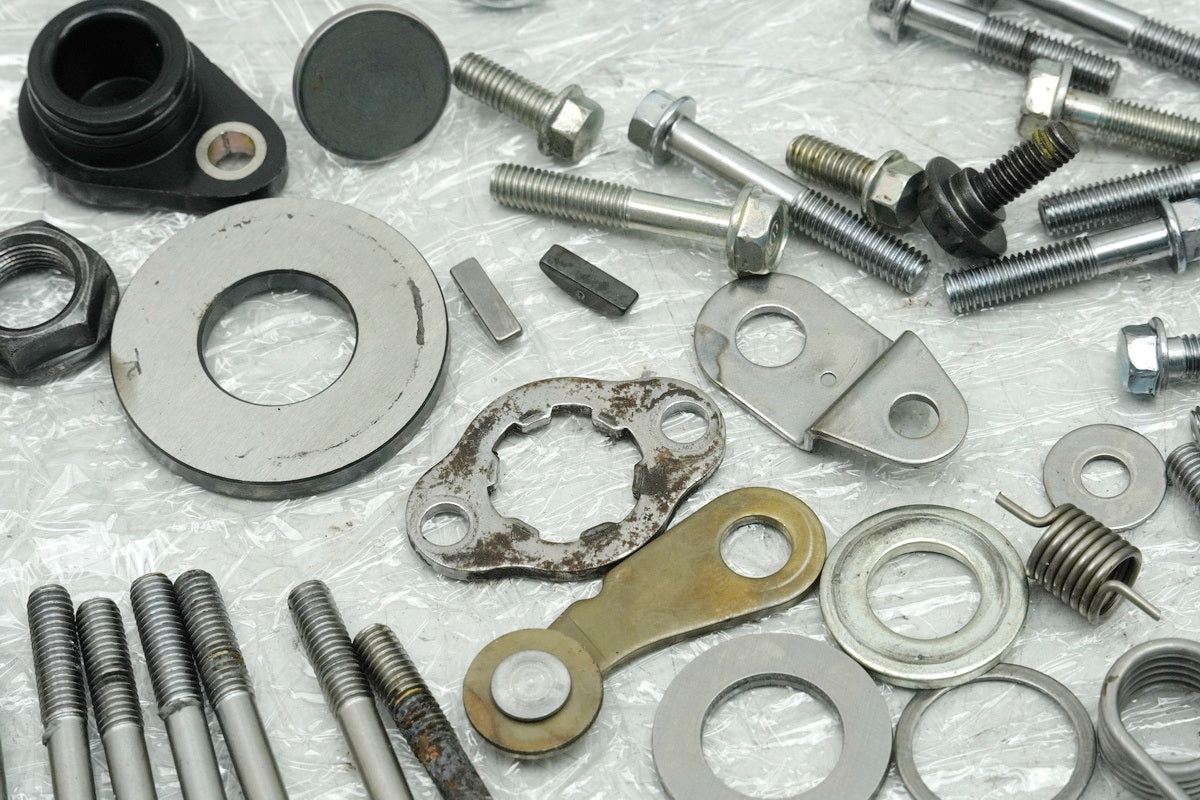 HONDA CB 125 R JC91 Schrauben Kleinteile Muttern für Motor Motordeckel Zylinder