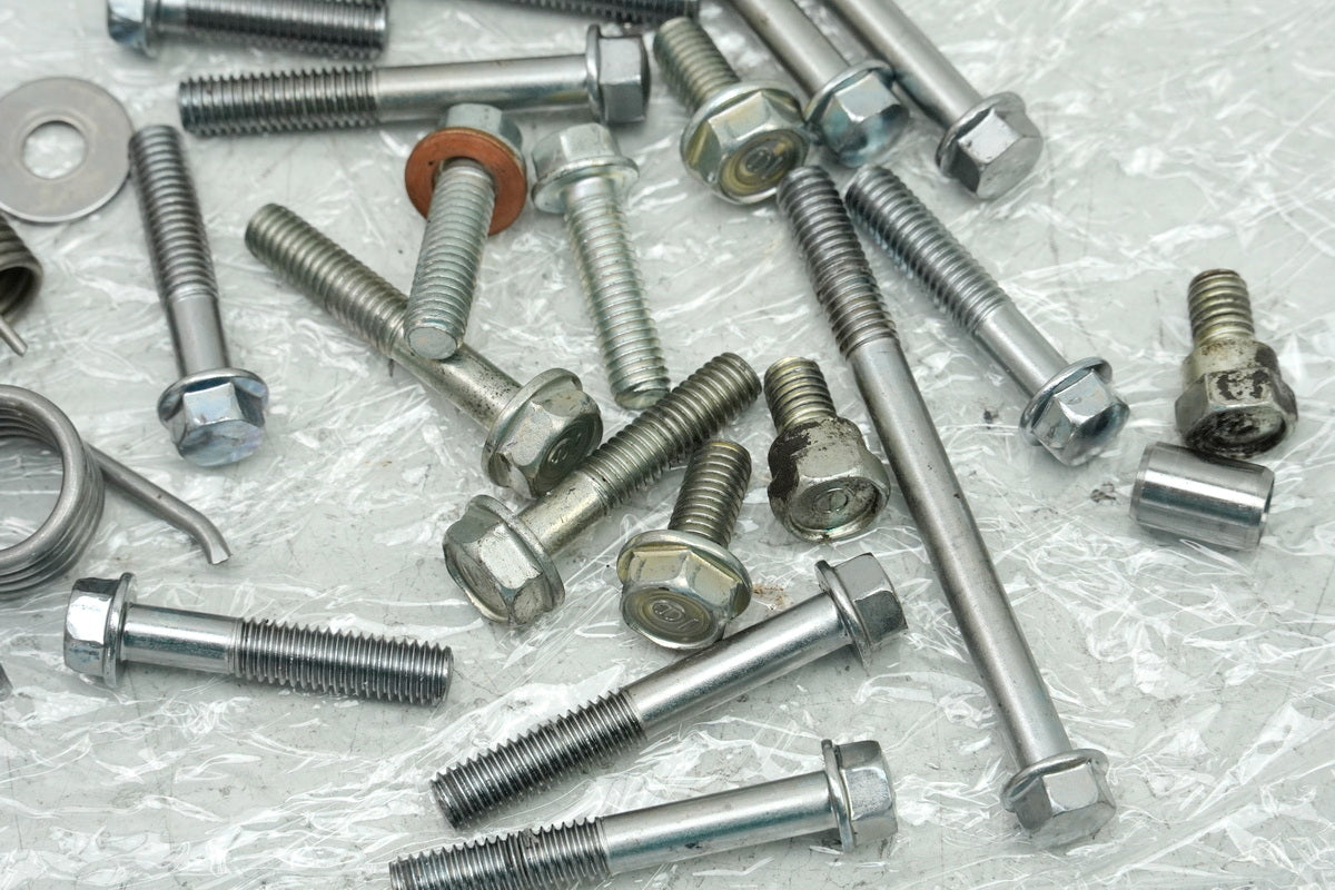 HONDA CB 125 R JC91 Schrauben Kleinteile Muttern für Motor Motordeckel Zylinder