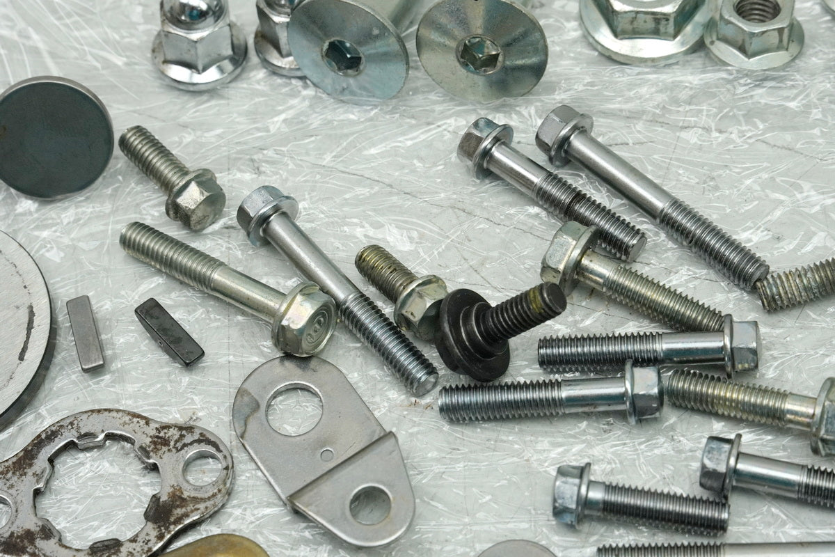 HONDA CB 125 R JC91 Schrauben Kleinteile Muttern für Motor Motordeckel Zylinder