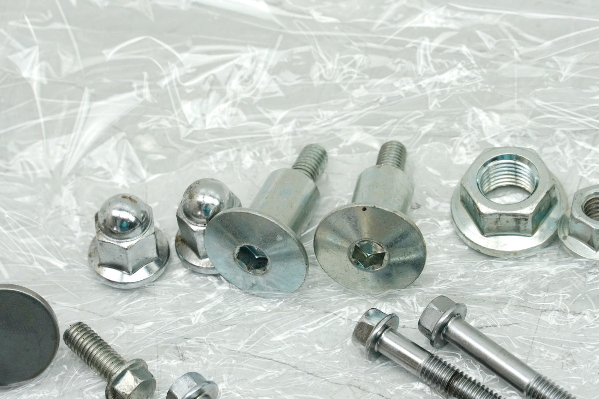 HONDA CB 125 R JC91 Schrauben Kleinteile Muttern für Motor Motordeckel Zylinder