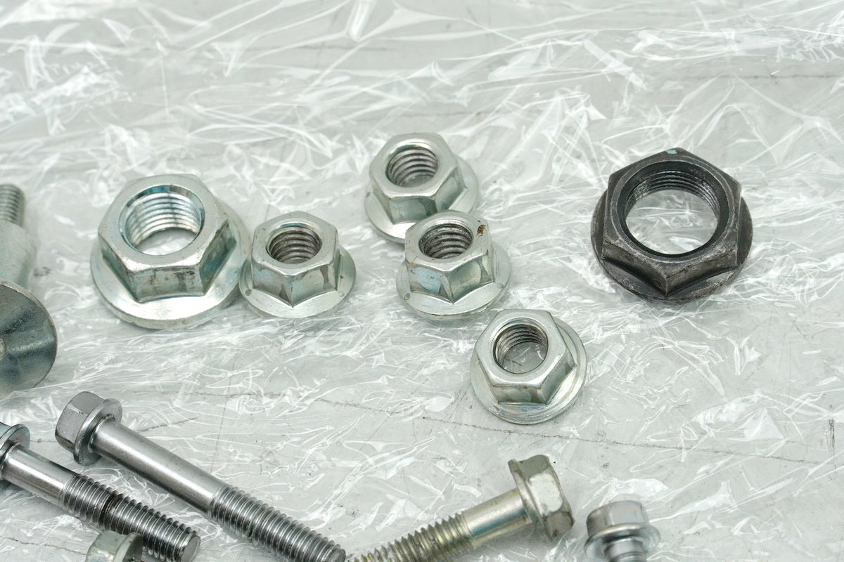 HONDA CB 125 R JC91 Schrauben Kleinteile Muttern für Motor Motordeckel Zylinder