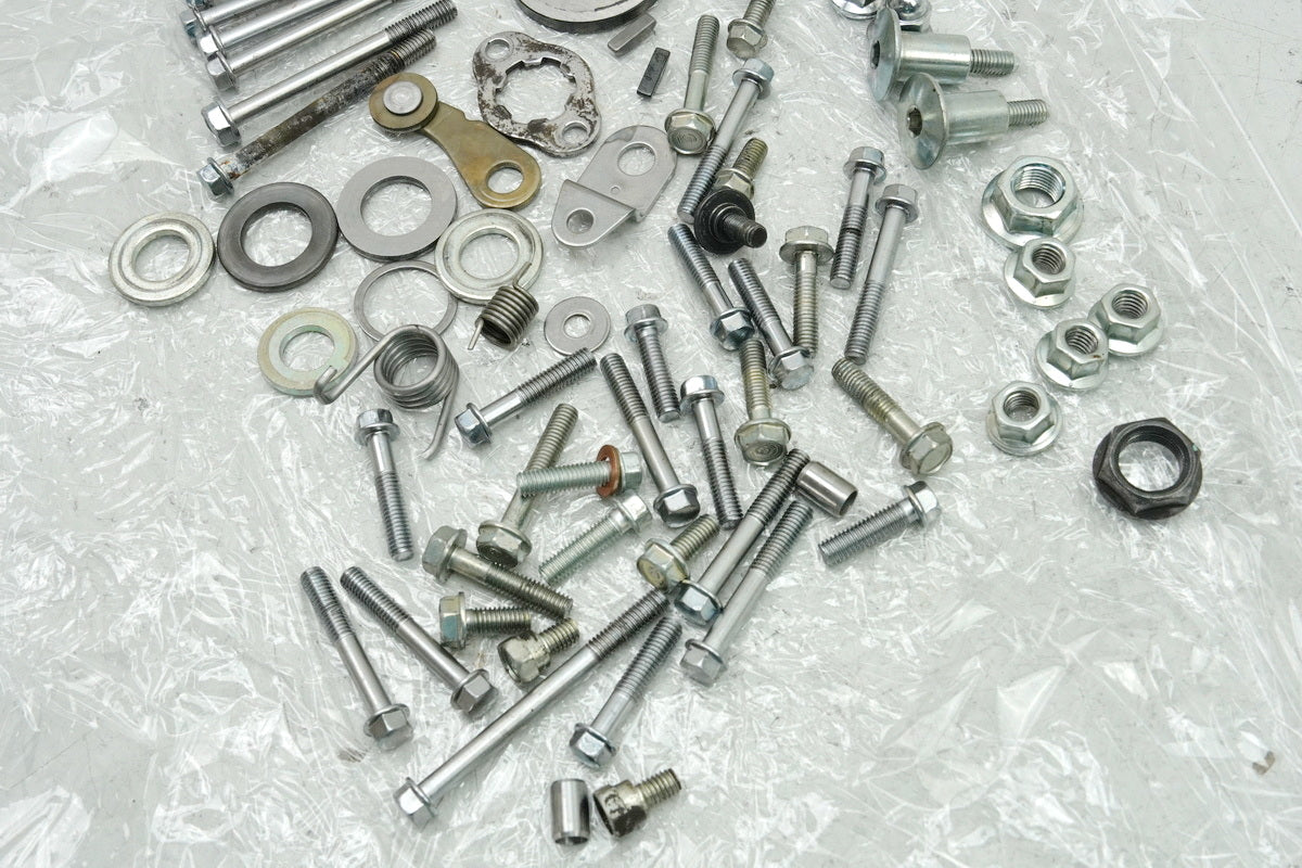HONDA CB 125 R JC91 Schrauben Kleinteile Muttern für Motor Motordeckel Zylinder