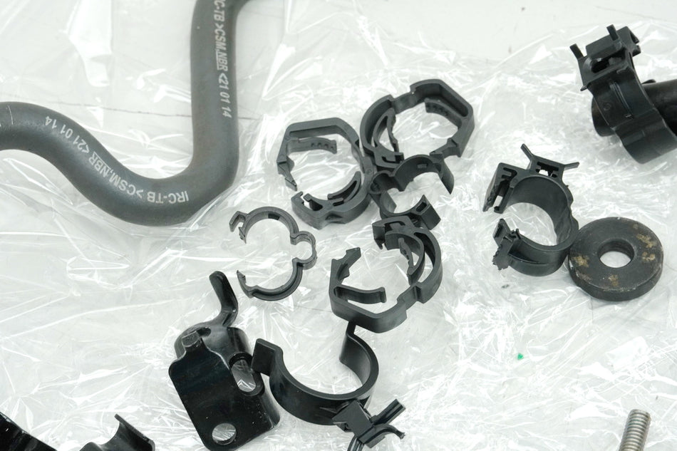 HONDA CB 125 R JC91 Schrauben Kleinteile Muttern Schlauch für Rahmen Verkleidung
