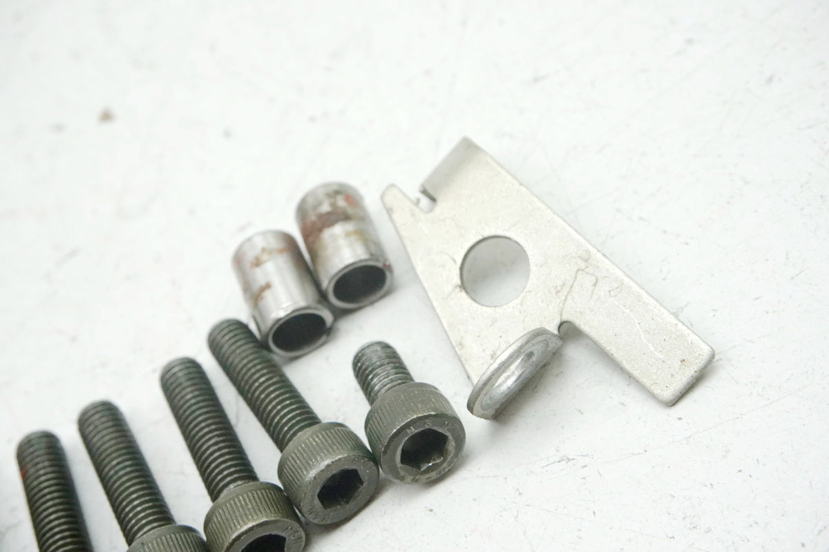 Suzuki GSX 1400 WVBN Tornillos Tapa Motor Tapa Alternador Estator