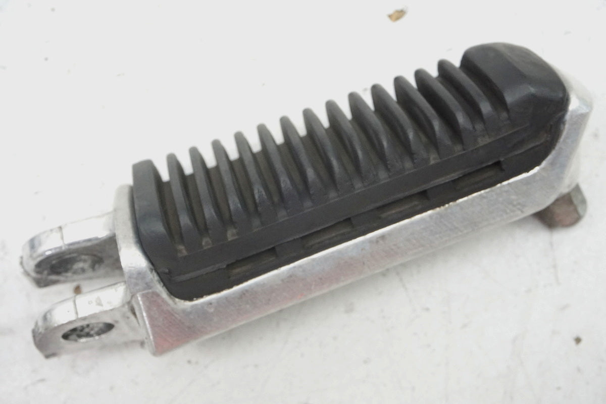 Suzuki GSX 1400 WVBN Estribera derecha del conductor
