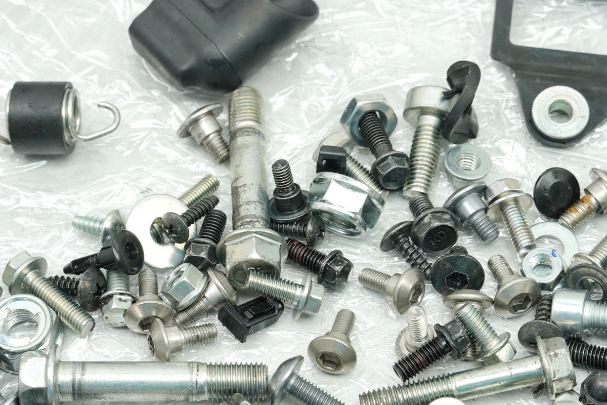 HONDA CB 125 R JC91 Screws Small Parts Nuts Hose for Frame Fairing