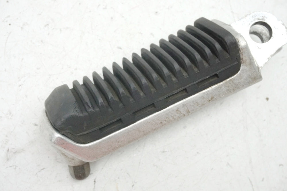Suzuki GSX 1400 WVBN Estribera derecha del conductor
